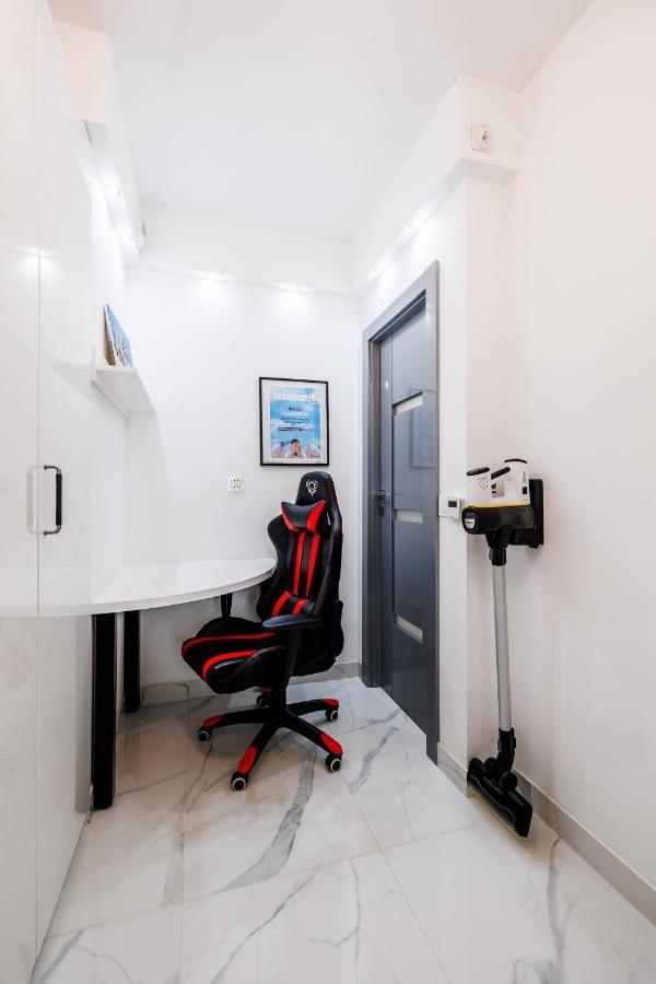 Luxury Apartment With Spa Bath- City Centre, Free Parking Rzeszów Exteriör bild