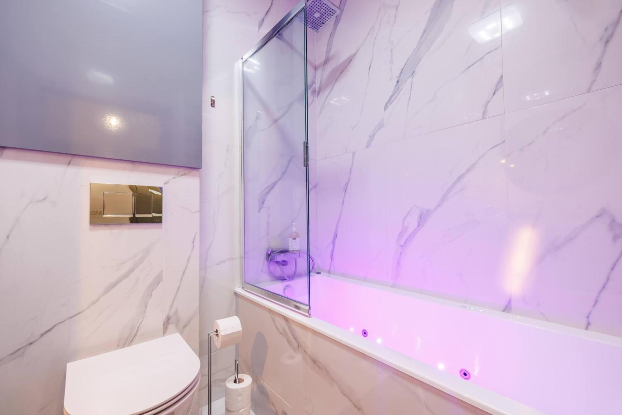Luxury Apartment With Spa Bath- City Centre, Free Parking Rzeszów Exteriör bild